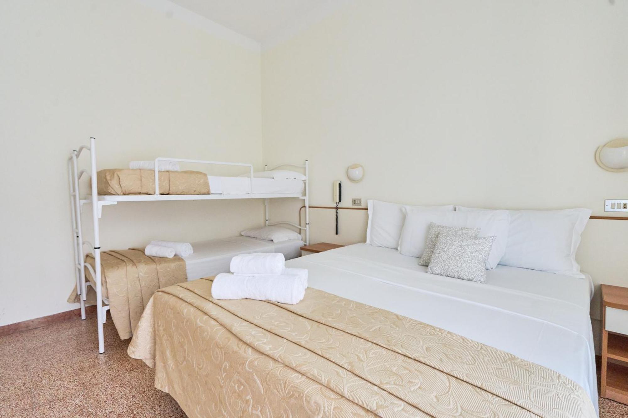 Hotel Bruna B&B Морской Милан Экстерьер фото