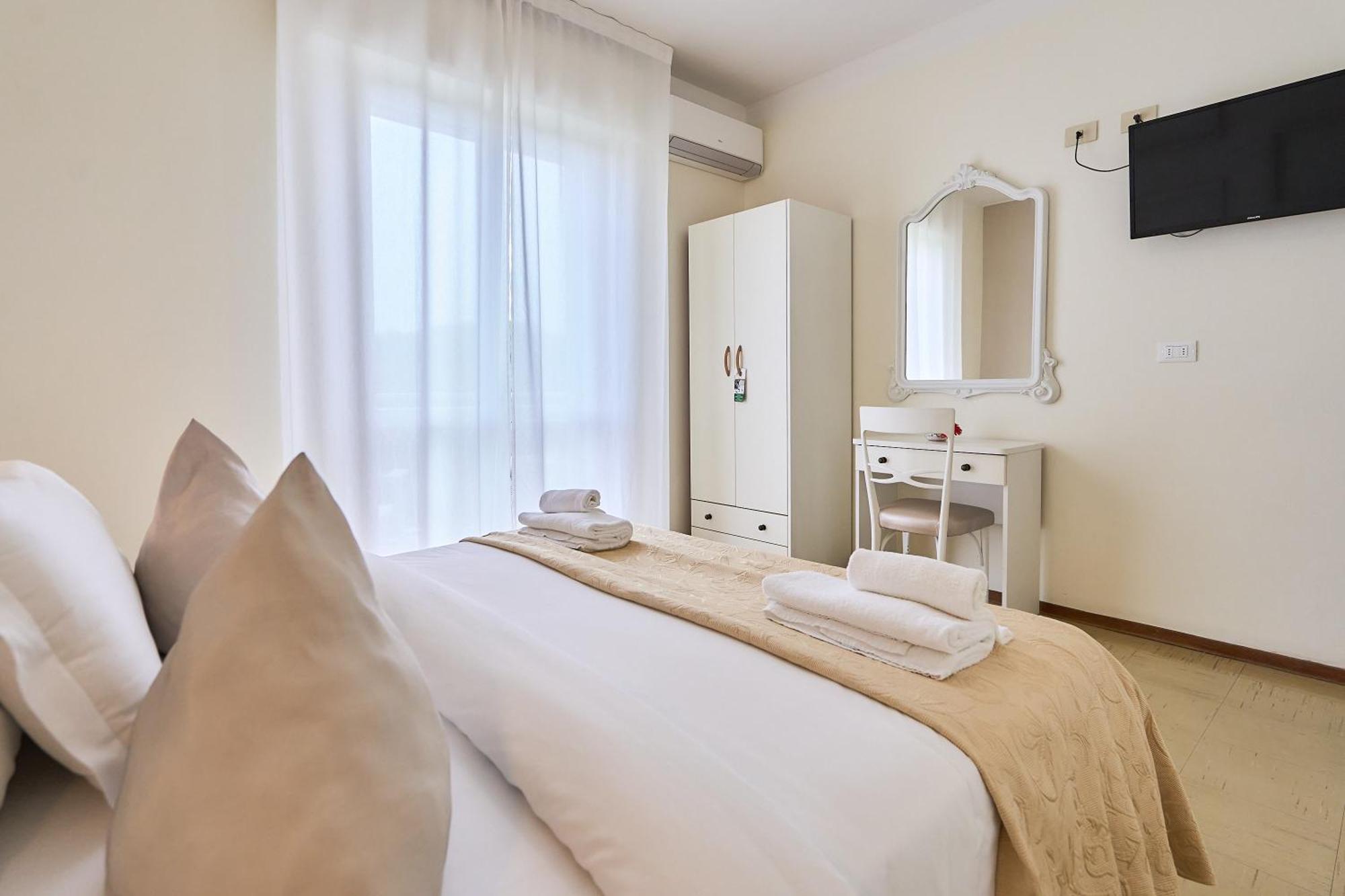 Hotel Bruna B&B Морской Милан Экстерьер фото