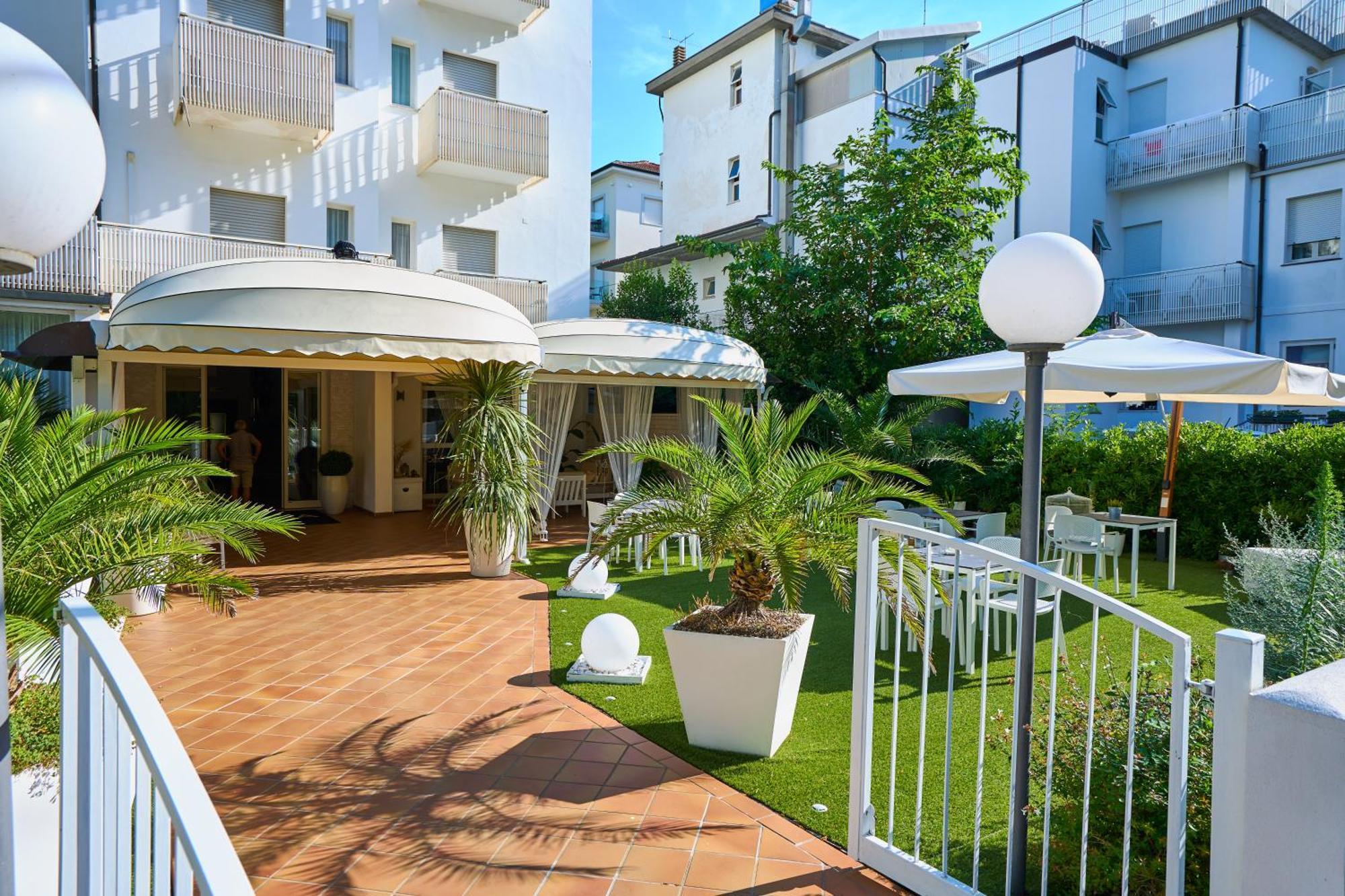 Hotel Bruna B&B Морской Милан Экстерьер фото
